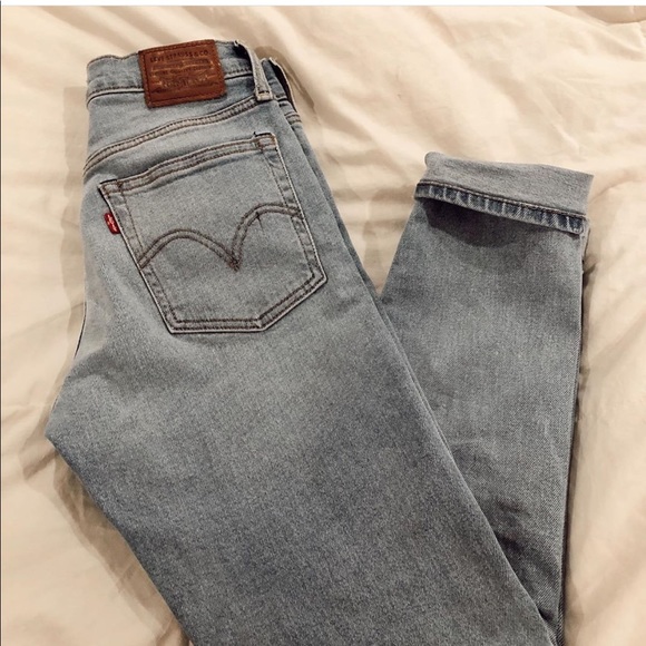 Levi’s wedgie Jean - Picture 1 of 4